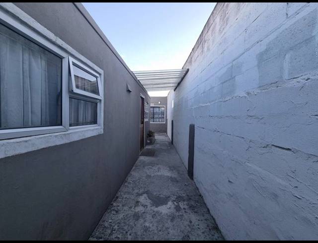 1 BEDROOM PROPERTY TO RENT IN MALIBU VILLAGE